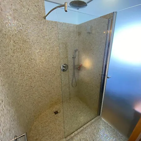 Superb 2 Bedrooms, Pools, Quiet, Near Sea Lägenhet Nice